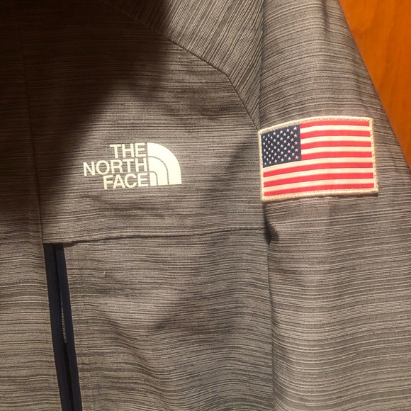 Men’s North Face 2018 Winter Olympics Snowboard Jacket - Picture 2 of 13
